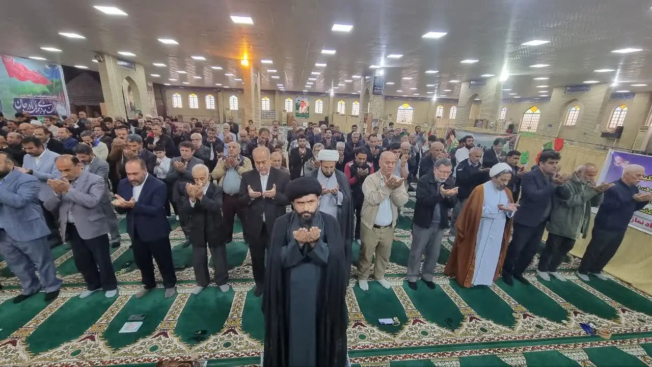 امام جمعه موقت گناوه: میدان جنگ رسانه‌ای را نباید به دشمن واگذار کرد