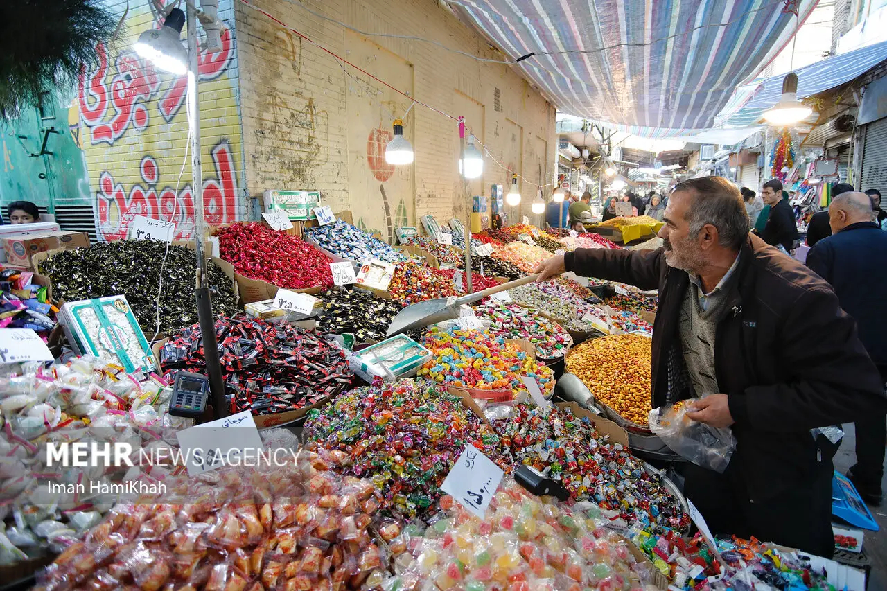 سفره های کوچک در بلندترین شب سال؛ روایتی ازبازار شب چله قم