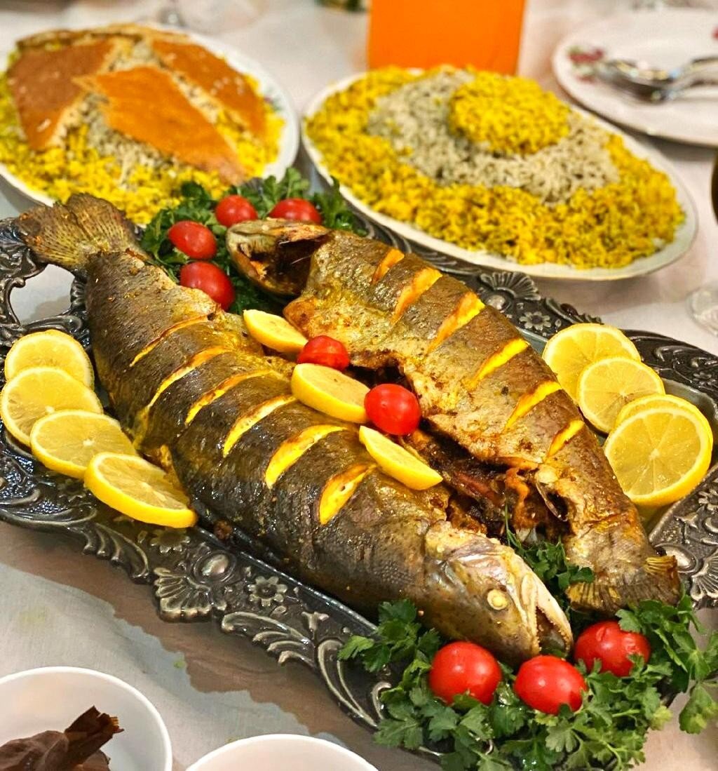 ماهی شکم‌پر یلدایی با سبزیجات معطر شمالی؛ مهمونی واقعی زیر پوست ماهی