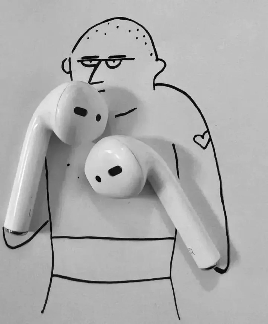 مجموعه‌ای از آثار هنری خلاقانه که در آن‌ها اشیای روزمره مانند گوش‌پاک‌کن، ماکارونی، قیچی، ناخن‌گیر، کلید، تاس و ایرپاد به صورت هوشمندانه در نقاشی‌های کارتونی ساده ادغام شده و تصاویری سه‌بُعدی و طنزآلود خلق کرده‌اند.