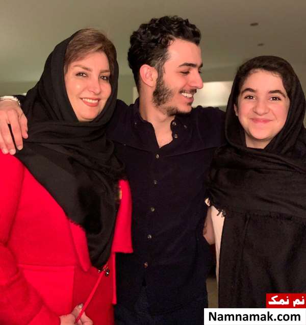 علی شادمان در کنار مادر و خواهرش