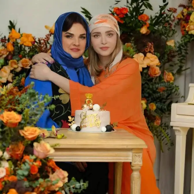 طناز طباطبایی