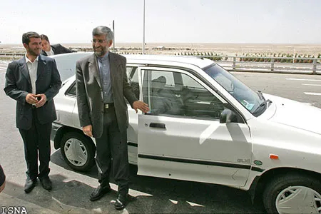 سعید جلیلی از پراید ضد گلوله پیاده می شود