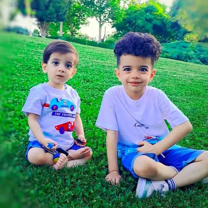 عکس/سلفی سالار سریال پایتخت با برادر کوچکترش