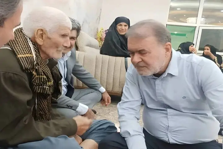 ۸۳ سال انتظار؛ پیرمرد گچسارانی به خانه بازگشت