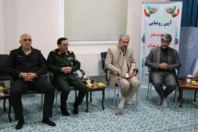 مجموعه‌های فرهنگی در قالب یک جبهه منسجم در مقابل دشمن وارد میدان شوند