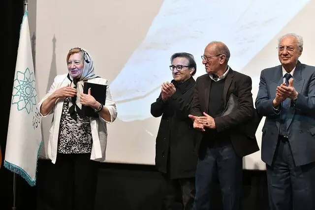 حسین علیزاده: مشکل، موسیقی‌ بازاری و پول‌ کثیف پشت آن است