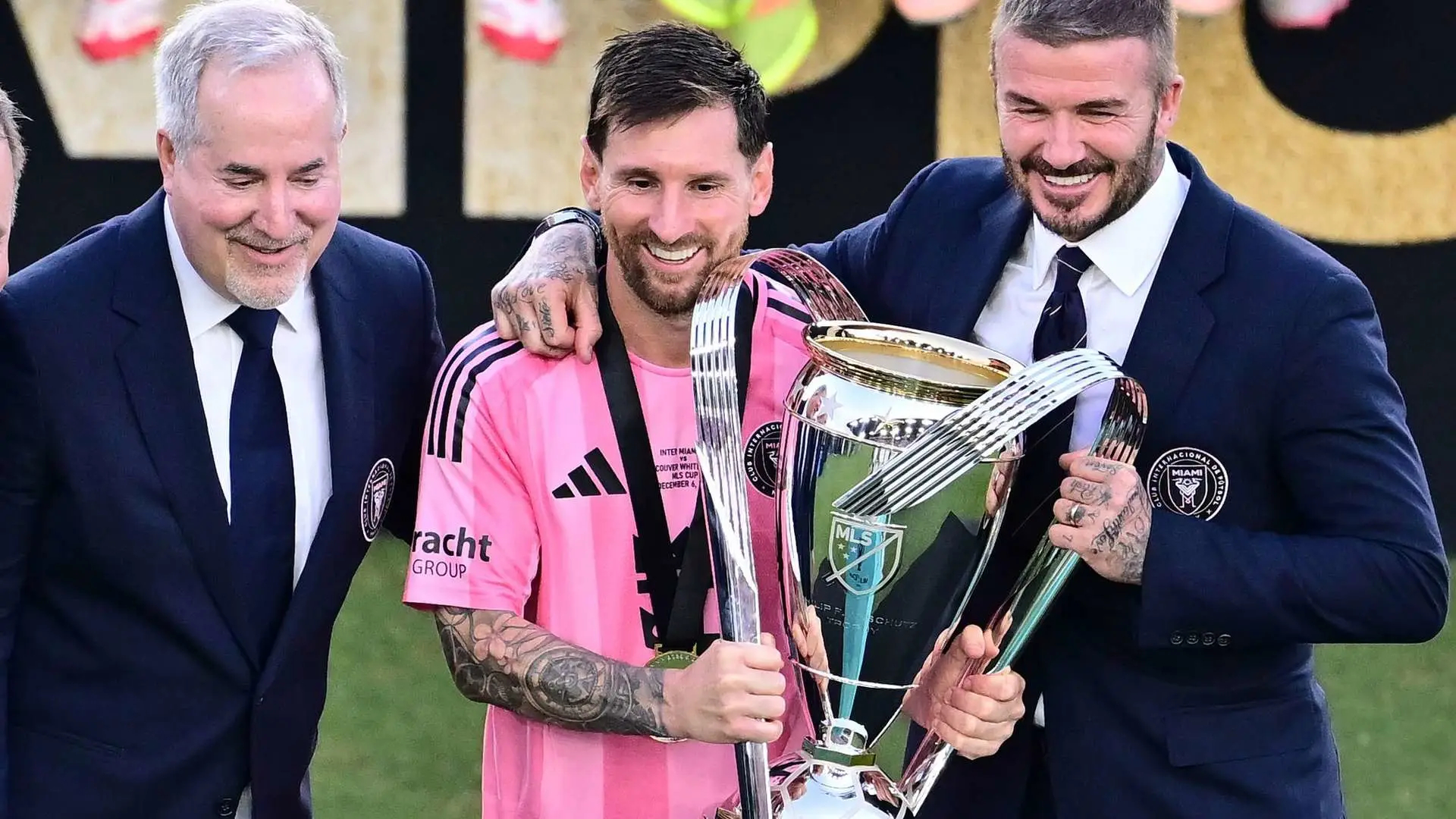 2324312
