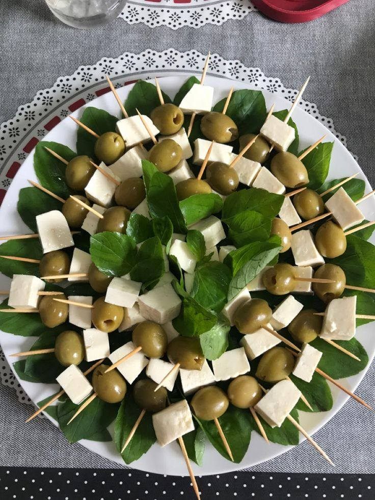 چیدمان و تزیین مخلفات کنار غذا