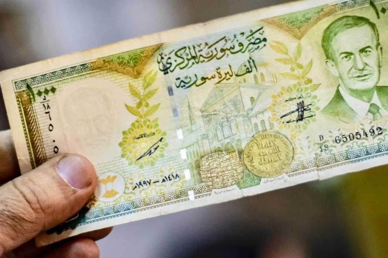 برای اولین بار بعد از 50 سال / اسکناس سوریه بدون تصویر پدر و پسر / توت و گندم و زیتون به جای عکس بشار اسد (+عکس) برای اولین بار بعد از 50 سال / اسکناس سوریه بدون تصویر پدر و پسر / توت و گندم و زیتون به جای عکس بشار اسد (+عکس)
