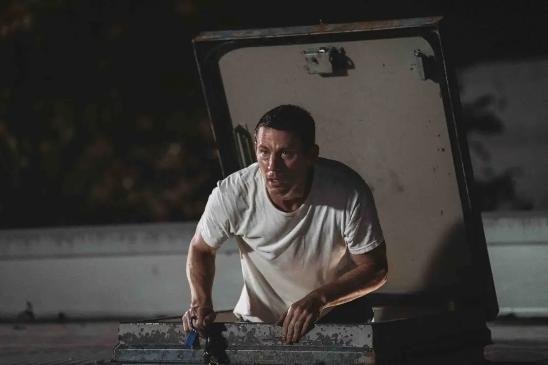 فیلم Roofman