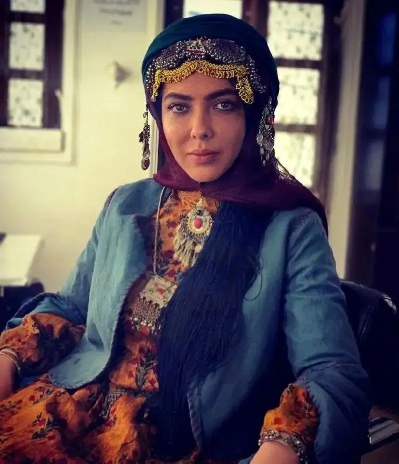 لیلا اوتادی در لباس ترک های قشقایی 1