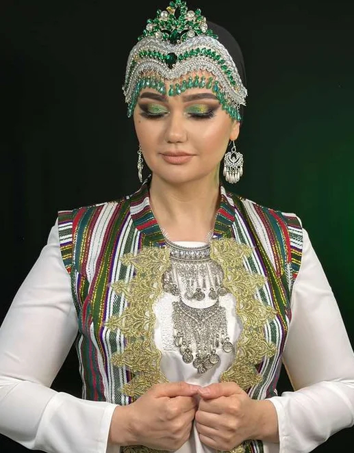تولد ۴۲ سالگی مریم اوزرلی با تم طلایی