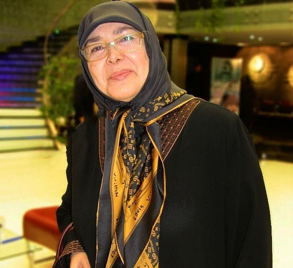 آفرین عبیسی