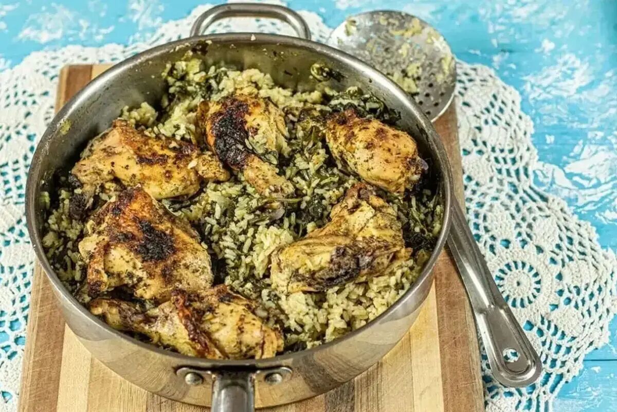 طرز تهیه اسفناج پلو با مرغ و رب انار؛ غذای اصیل ایرانی