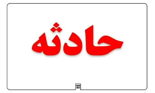 طغیان رودخانه در سیریک؛ کامیون بزرگ وسط پل گیر کرد!