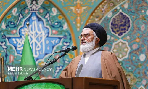 امام جمعه قم: معیشت مردم باید در برنامه‌های توسعه‌ای اولویت شود