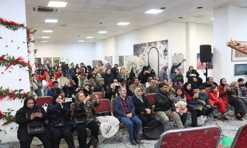 جشن یلدایی بوم‌نقش در منطقه ۲۲ تهران؛ هنرمندان و شهروندان در دورهمی هنری شبانه