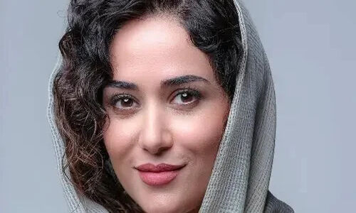 عکس دیده‌نشده از کودکی پریناز ایزدیار؛ زیبایی طبیعی خانم بازیگر در دوران مدرسه شگفت‌زده‌تان می‌کند!