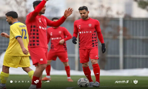 چرا پورعلی‌گنجی کاپیتان پرسپولیس بدون بازوبند وارد زمین شد؟