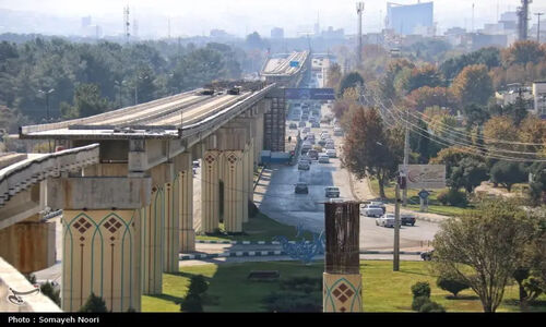 بلاتکلیفی ۲۰ ساله قطار شهری کرمانشاه؛ ستون‌های غول‌پیکری که شهر را در حصار گرفتند!