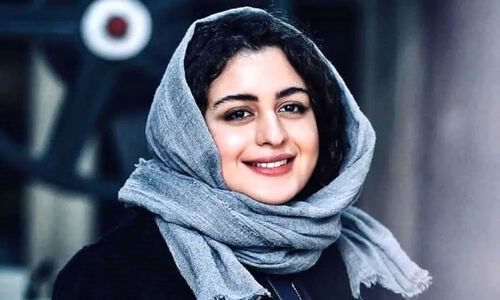 فاطیما بهارمست با استایل چرم جذاب در پشت صحنه نمایش باران اسیدی همه را شگفت‌زده کرد!