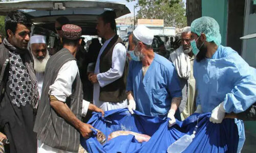 واژگونی مرگبار مینی‌بوس در غرب افغانستان؛ زنان و کودکان در میان زخمی‌ها!