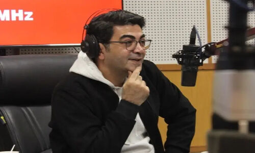 غافلگیری بزرگ یلدا؛ فرزاد حسنی جای تلویزیون، ویژه برنامه رادیویی را انتخاب کرد!