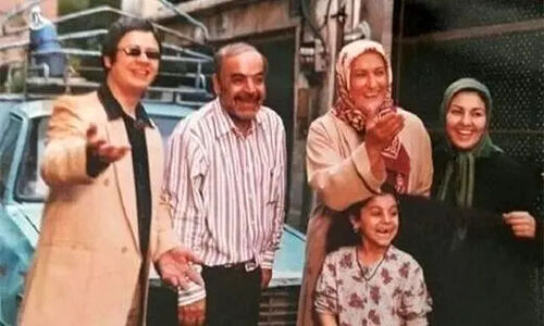 ویدیوی خنده‌دار و فراموش‌نشدنی از کتک خوردن علی در پشت صحنه خانه به دوش!