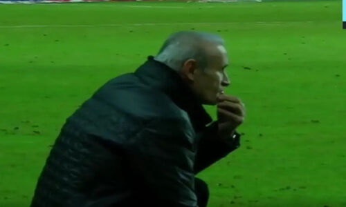 یحیی گل‌محمدی زیر فشار فریادهای دردناک رزاق‌پور در زمین مسابقه!