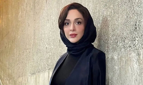 المیرا دهقانی با استایل خاص و رقصی جنجالی روی صحنه تئاتر همه را شگفت‌زده کرد!