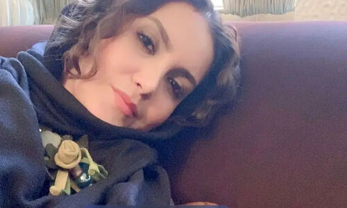 چیدمان خانه لوکس و دوبلکس سامیه لک بازیگر سریال آنام / لوستر آویز مجلل تا تابلو های هنری، مبلمان چستر و…