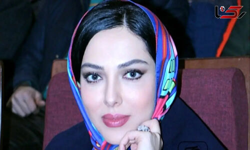 تفریحات پولداری لیلا اوتادی در جزیره کیش در حال چتربازی بر فراز دریای همیشه خلیخ فارس