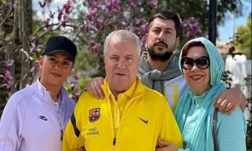 عکس خانوادگی علی پروین با همسر جوان و دخترانش؛ جذابیتی که همه را شگفت‌زده کرد