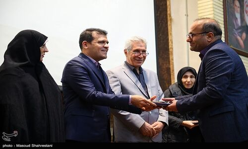 چرا پژوهش در ایران هنوز به جایگاه واقعی نرسیده است؟ بررسی چالش‌های بزرگ فاصله علم تا صنعت