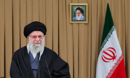 رهبر انقلاب شخصاً پیگیر سلامت رضا امیرخانی شدند؛ دعا برای بهبود نویسنده محبوب کشور