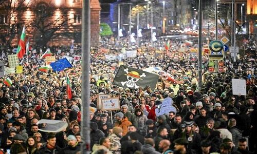 تظاهرات بی‌سابقه در بلغارستان علیه فساد؛ صدای هزاران معترض بلند شد!