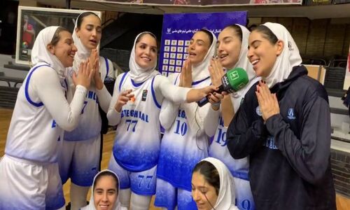لحظه‌های بامزه و غیرمنتظره؛ بازیکنان استقلال بعد از برد مقابل سحر با میکروفون فوتبالی خودشان مصاحبه کردند!