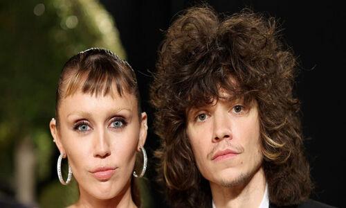 مایلی سایرس با حلقه نامزدی خاص و کلاسیک در فرش قرمز همه را شگفت‌زده کرد!