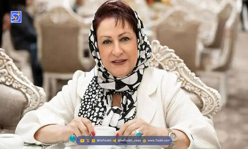 چیدمان متفاوت و شیک خانم مریم امیرجلالی با مبلمان عنابی و دیوارکوب‌های مینیمال!
