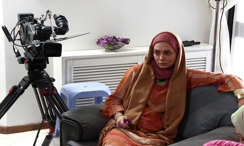 نگار فروزنده با ظاهری تازه در فیلم جدید