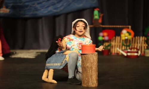 تئاتر چگونه زندگی کودکان را زیر و رو می‌کند؟ تجربه مهنا ۹ ساله در جشنواره همدان