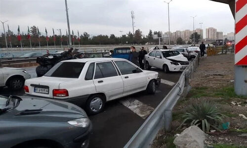 اورژانس از تصادف ۱۱ خودرو در اتوبان تهران-پردیس و مصدومیت ۳ نفر خبرداد