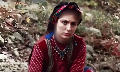 تغییر چهره قابل توجه نیوشا ضیغمی، رعنای سریال در چشم باد بعد از 20 سال / باورتون میشه 20 سال گذشته باشه؟!