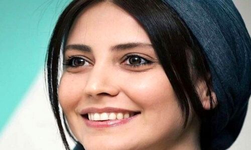 دکوراسیون شیک و مدرن خانه شبنم قربانی بازیگر سریال طوبی/ از گلیم سنتی تا بالکن با صفا  + پیانو زدن فرزندان این بازیگر (ویدئو)