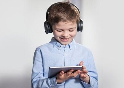 استفاده زیاد از موبایل و تبلت مهارت یادگیری را کُند می‌کند