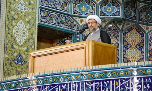 امام جمعه تبریز: آمریکا و اسرائیل به اندازه یک اشاره هم ارزش ندارند!