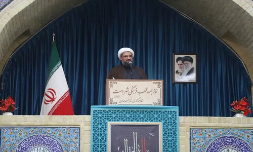 امام جمعه همدان هشدار داد: چرا مدیریت زنان نباید به دست رسانه‌های دشمن بیفتد؟