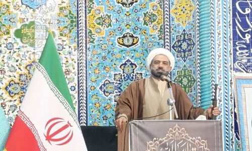 امام جمعه سراوان هشدار داد: جنگ رسانه‌ای دشمن از گلوله تروریست‌ها هم مخرب‌تر است!