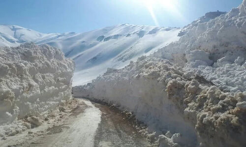 تلاش نفس‌گیر ۱۲ ساعته برای بازگشایی راه‌های مسدود شده ۷ روستای پشتکوه دوم فریدونشهر